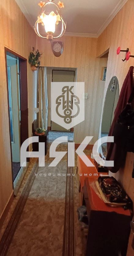 Тристаен обзаведен апартамент в кв. Надежда 2