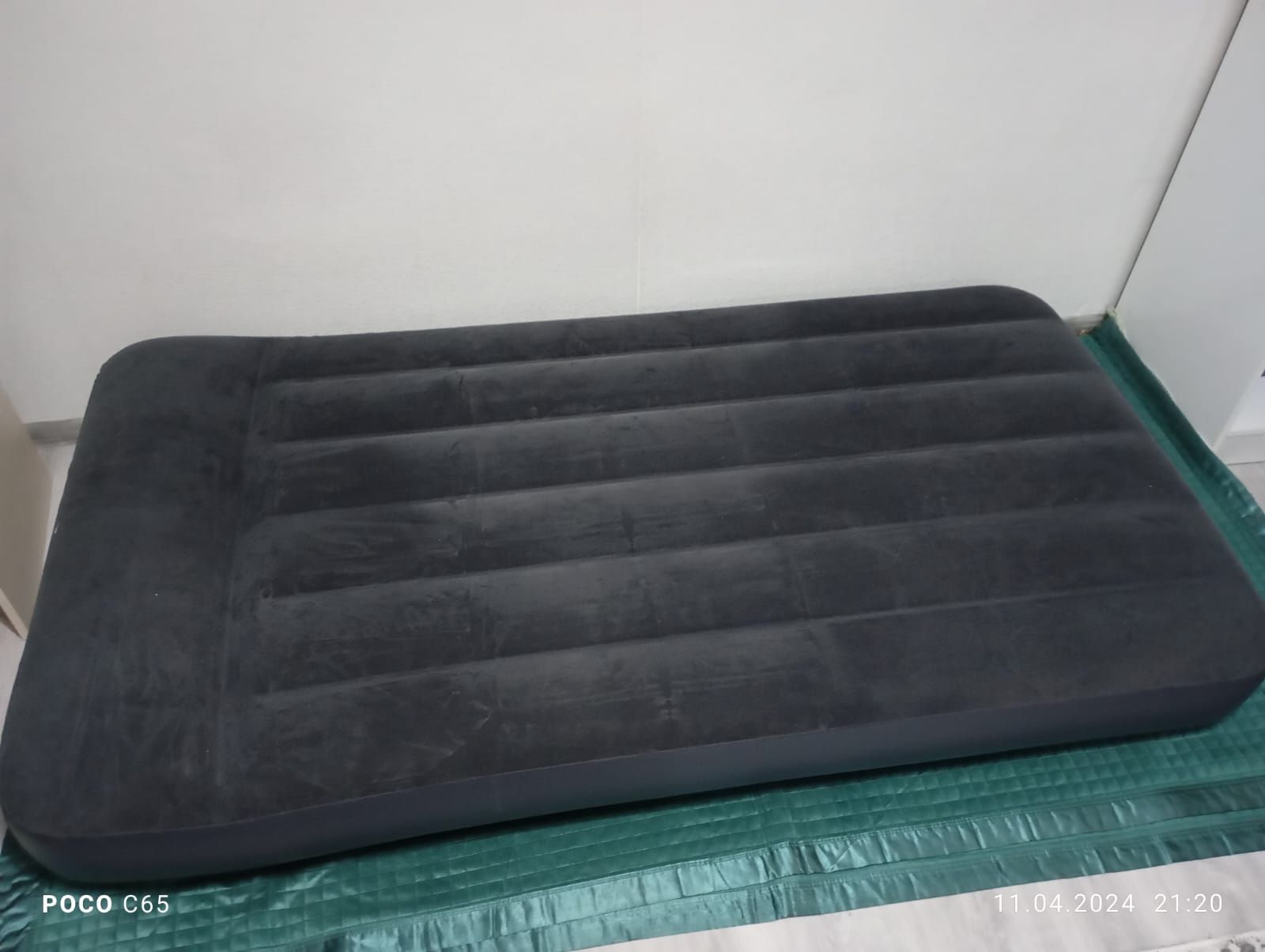 Однаспальный надувной матрац.новый, размер 99 см*191 м*25 см.