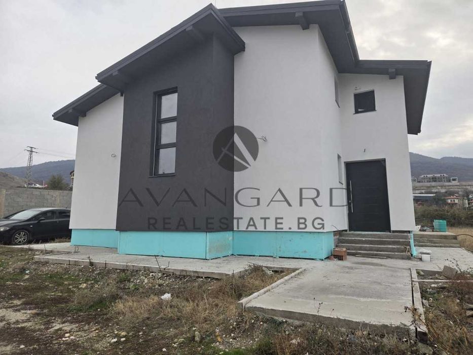 оф.23349 Самостоятелна двуетажна къща/ с.Марково