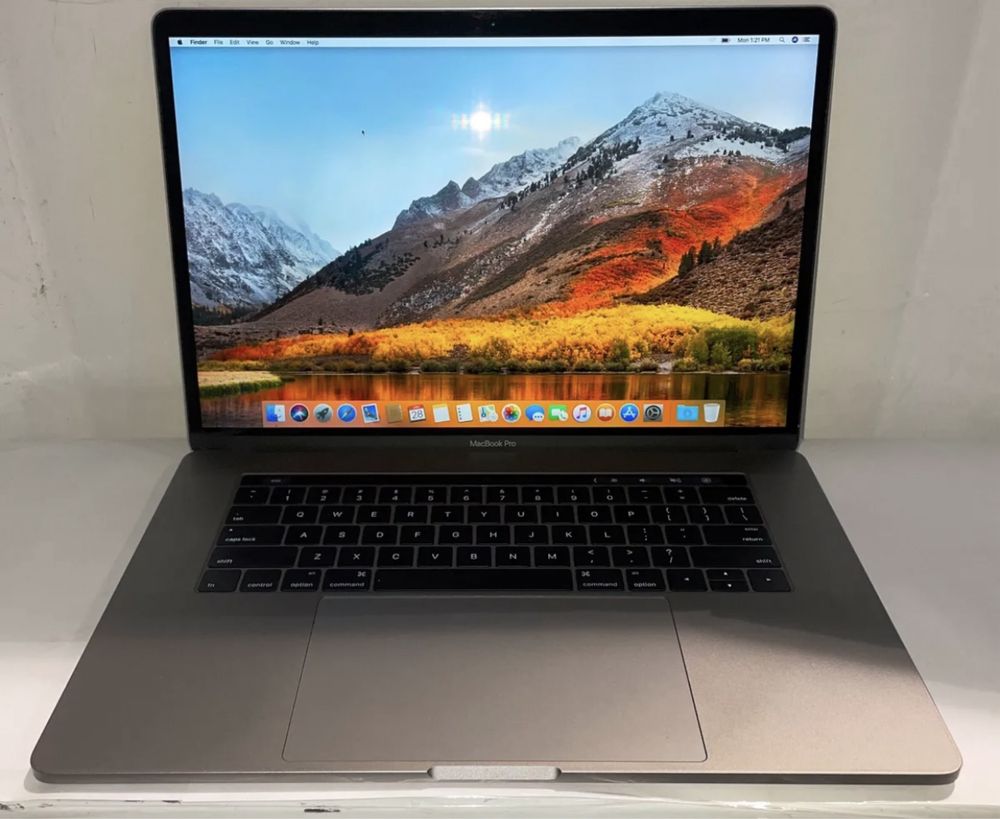 2016 • Macbook Pro • i7 • 16 inch • 2.7GHz • 16GB • 2TB SSD