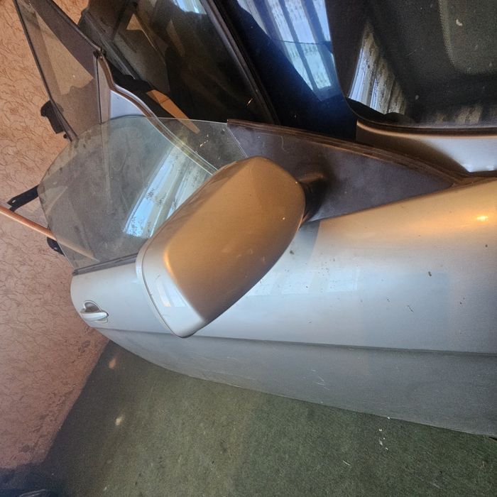 Лява и дясна врата за Бмв 6 е63 е64 
Цена на врата без огледало иначе