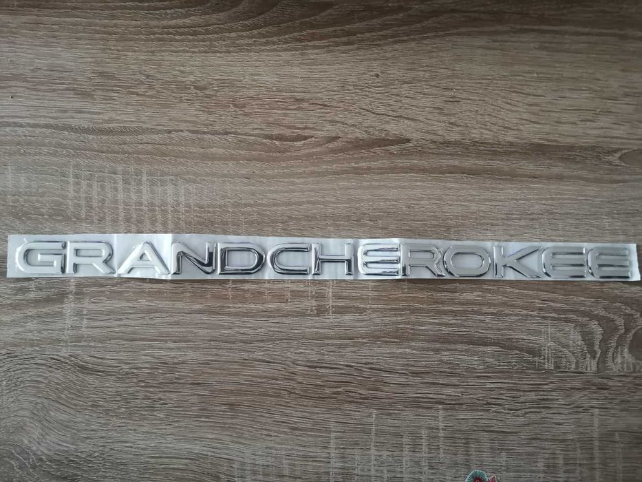 сребрист надпис Jeep Grand Cherokee стар стил