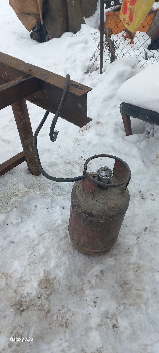 Продам газ балон редуктор и шланг есть