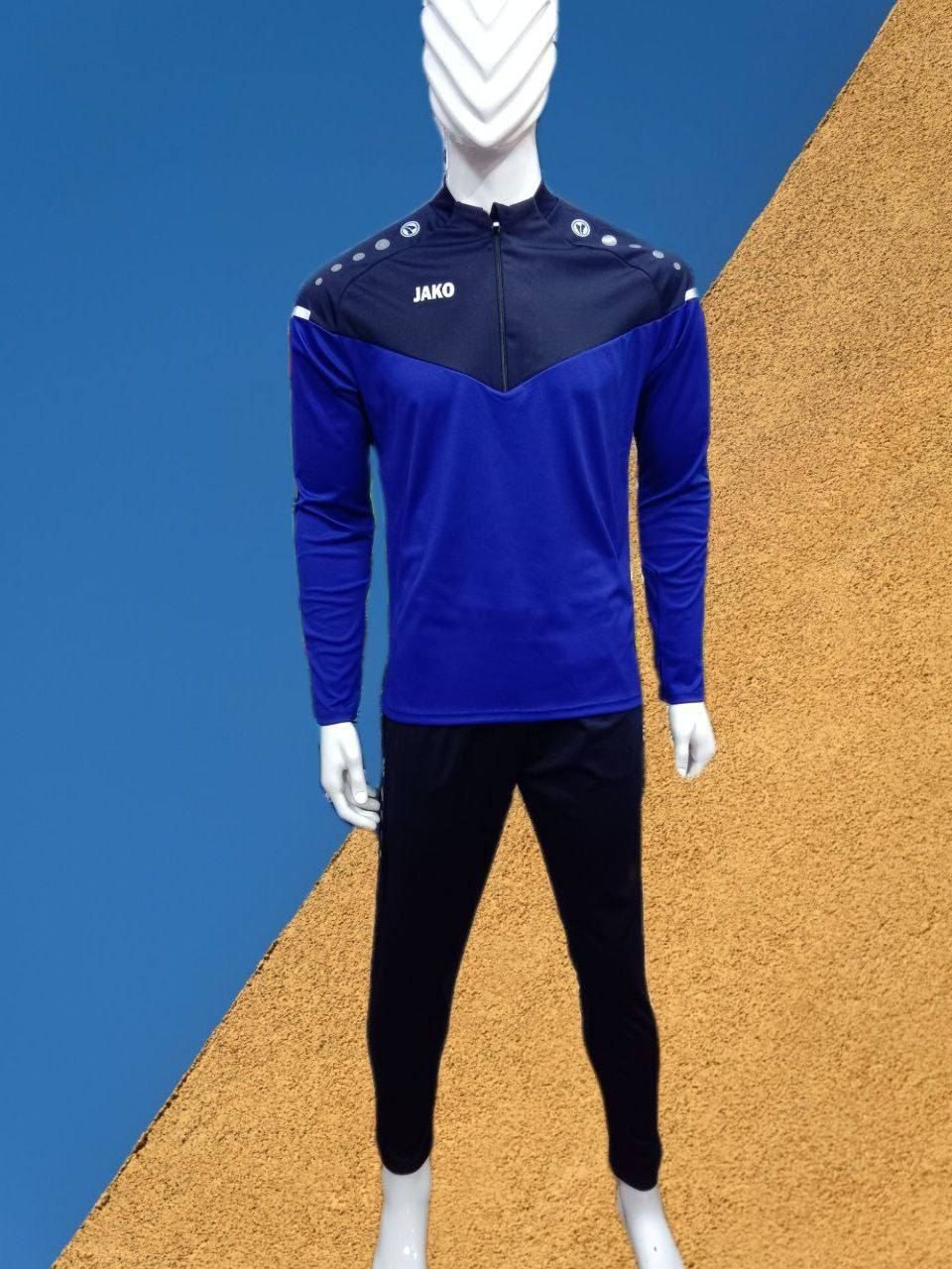 Kostyum sportivniy trenirovochniy