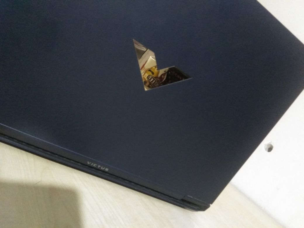 HP laptop yangi hol
