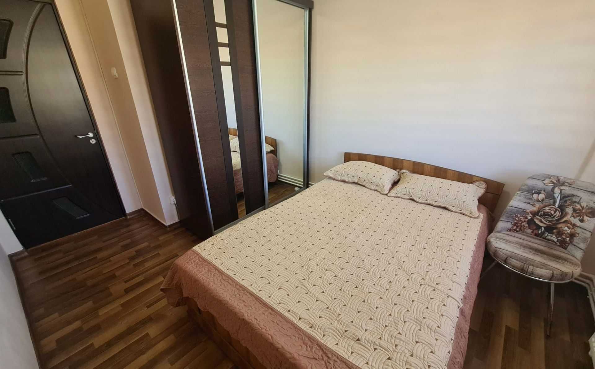 Ofer spre închiriere apartament 4 camere