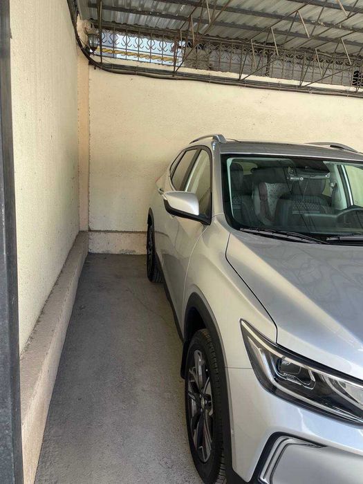 Продам свой Chevrolet Tracker 2 Premier Plus, серебристый