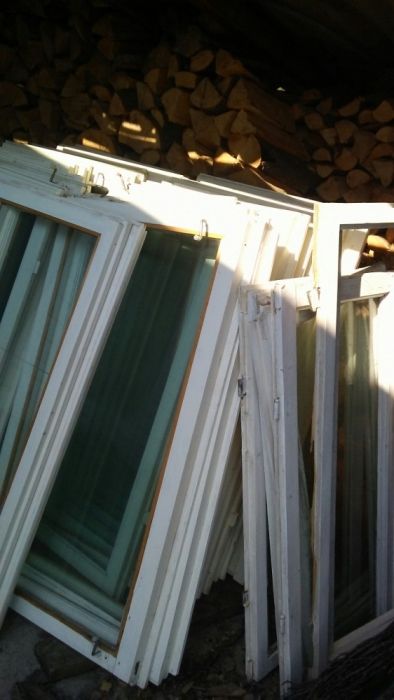 Geamuri cu rame din lemni