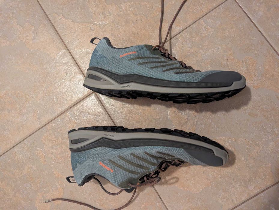 Дамски туристически обувки Lowa Gore Tex