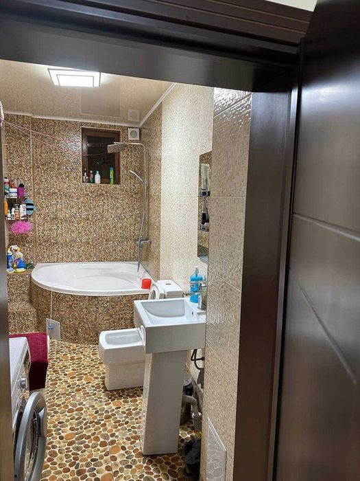 Янги домдан 2 хонали 2 каватдан квартира сотилади ЧИНОР ресторан