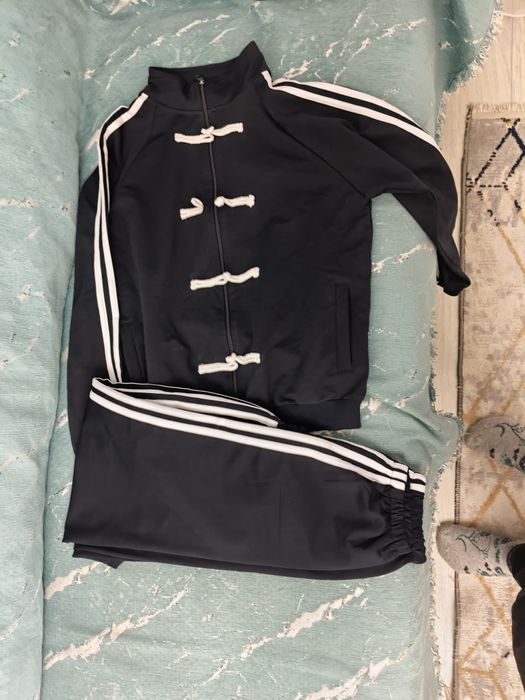 Спортивный костюм