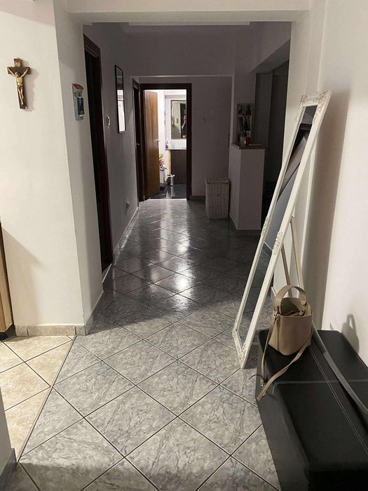 Apartament cu 3 camere