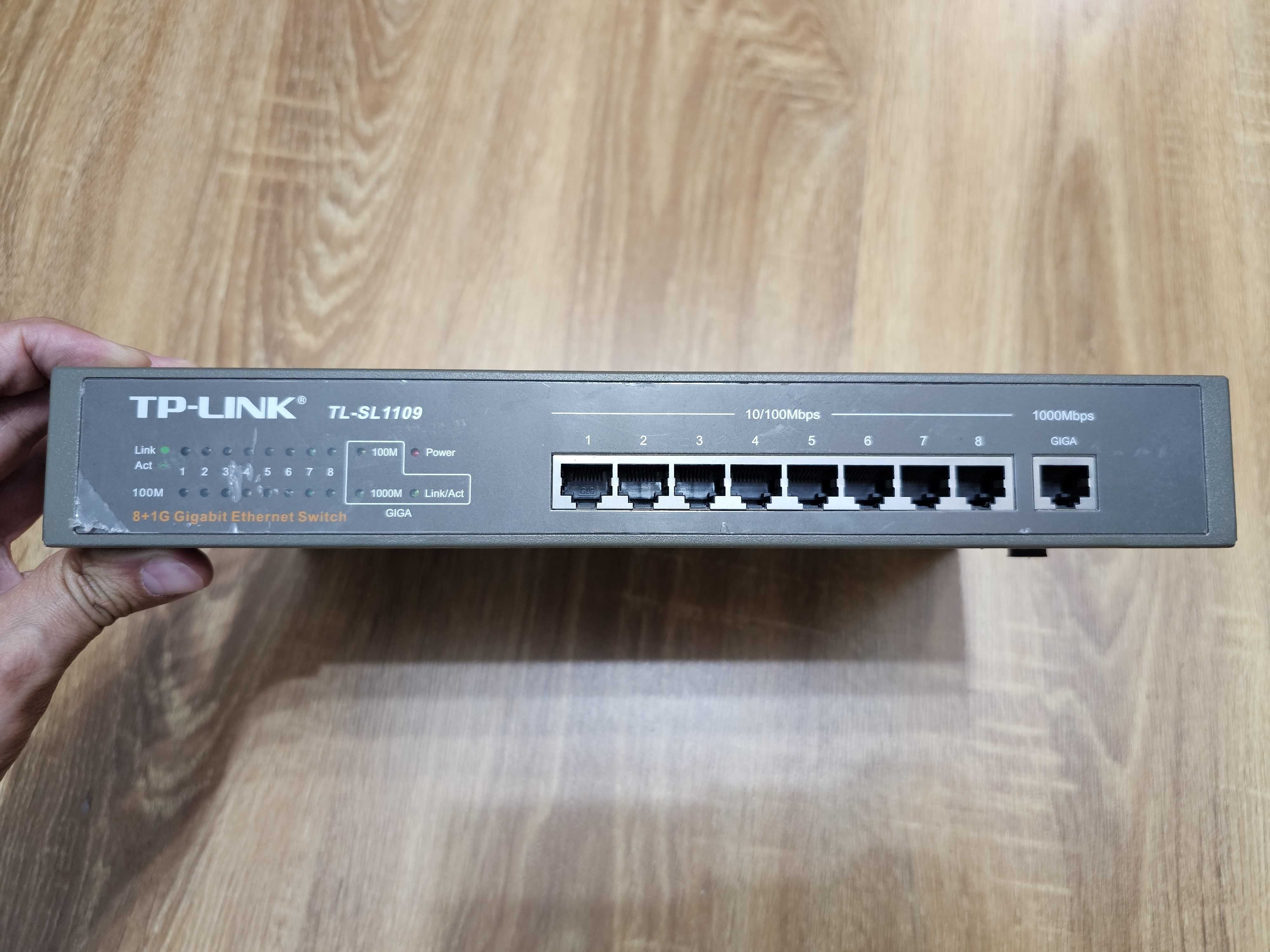 Switch TP-Link SL1109 - 8 porturi + 1 gigabit - rack mount