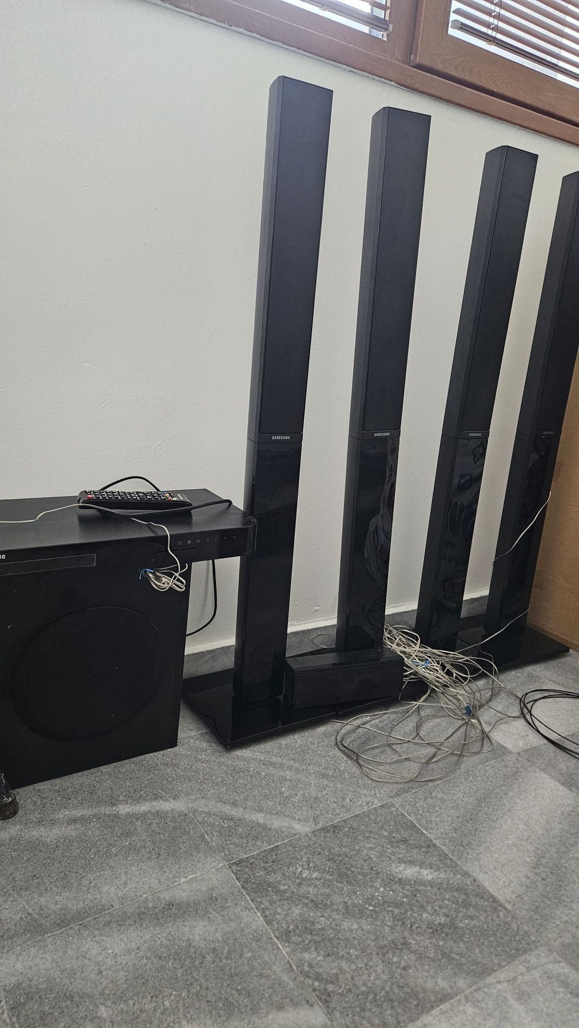 Продавам Система за домашно кино 5.1 с Blu-ray Samsung HT-J5150