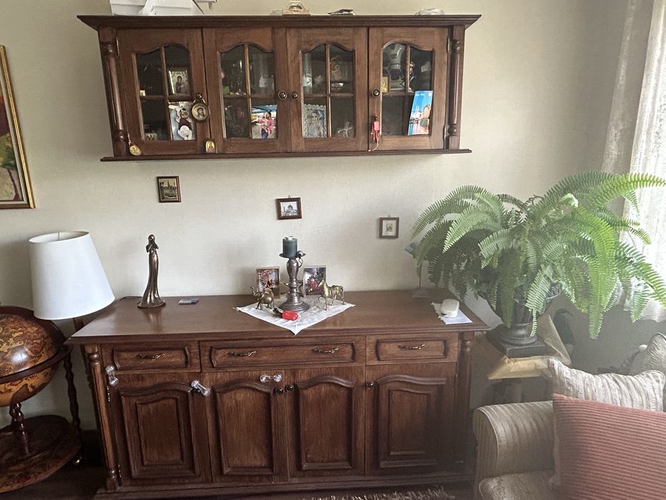 Мебели за хол и трапезария от истинско дърво