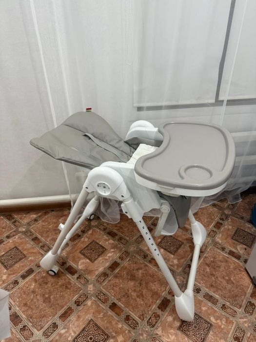 Стульчик для кормления ребенка