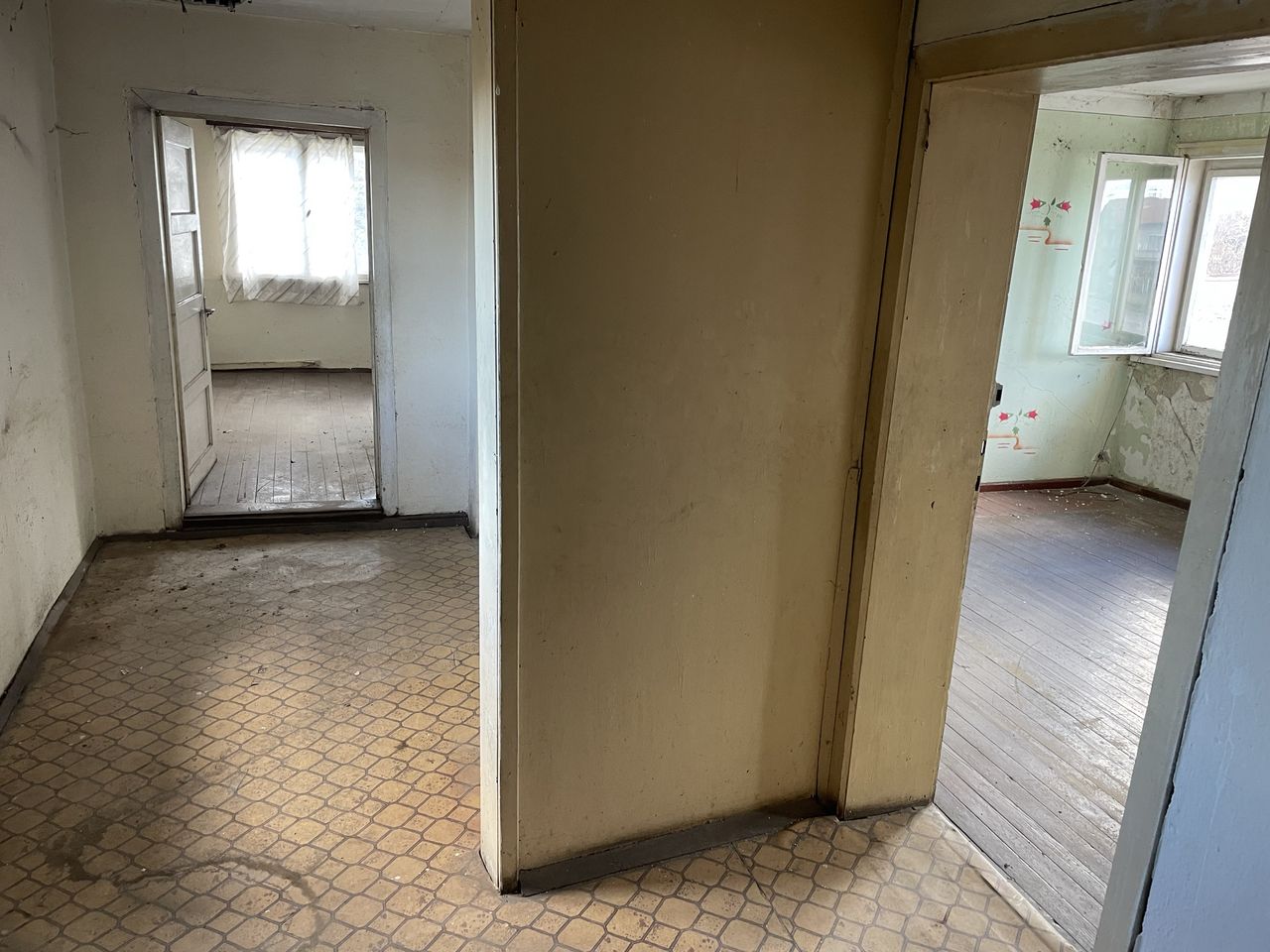 Продава се Къща в София, Младост 1 - 300 кв.м за 350 €/кв.м - Снимка #11