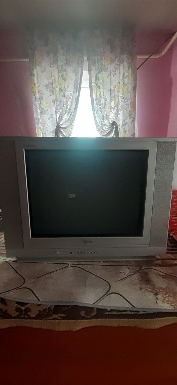 Продам телевиз лж все работает отлично