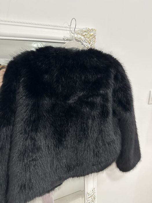 Черно палто с косъм