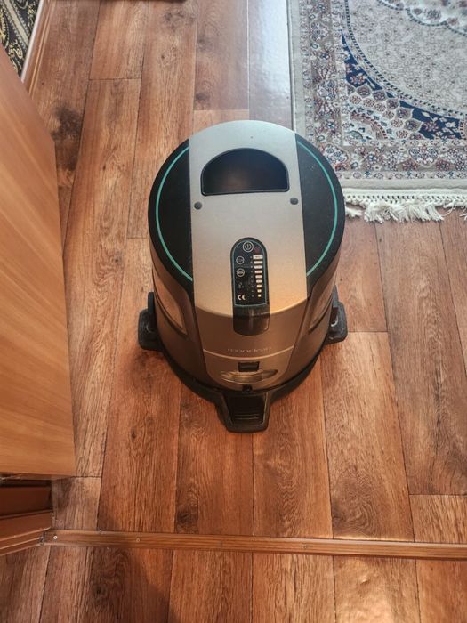 Продаем пылесос моющий roboclean