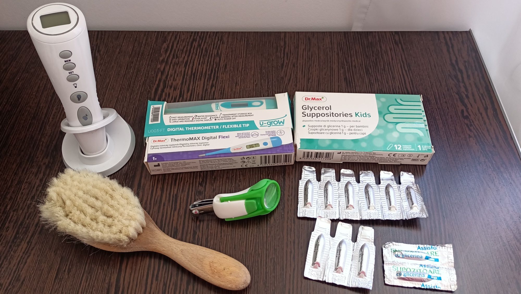 Termometre, perie, unghiera bebe