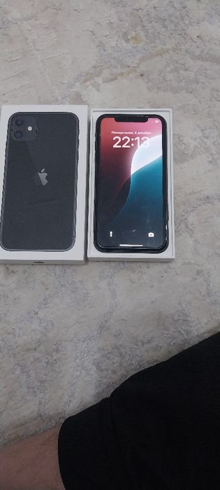 Продаю айфон 11.