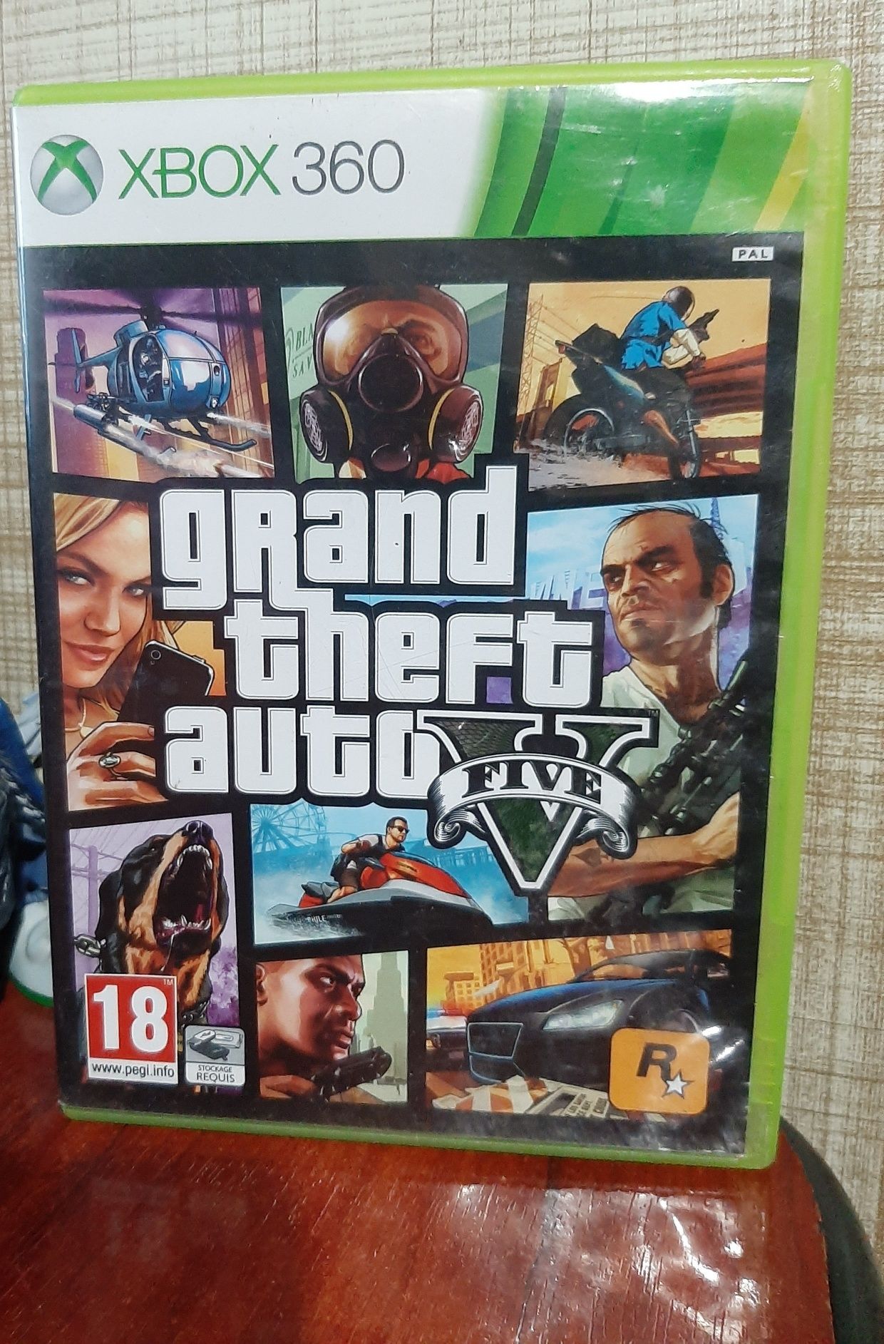 Vând Grand Theft Auto 5 GTA V Xbox 360 în stare bună