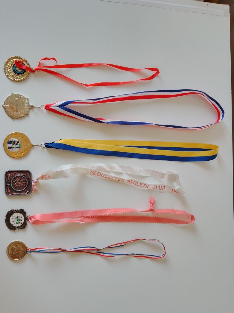 Vând colecție de medali din  străinătate