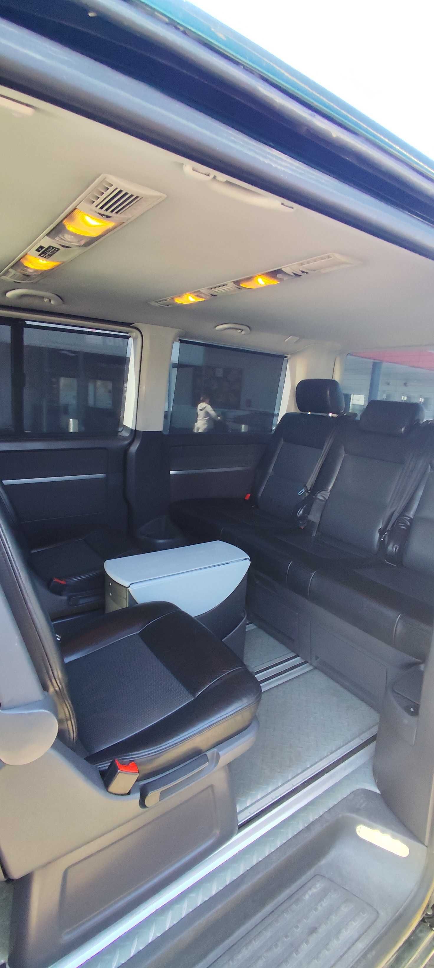 Închiriere Microbuz, Dubă Transport Persoane cu Spațiu Transport Marfă