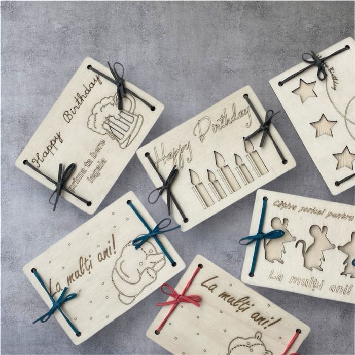 Felicitare din lemn gravată