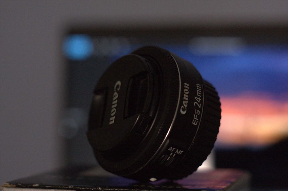 Обектив Canon EF-S 24mm f/2.8 STM