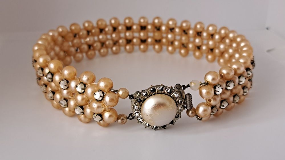 Colier cu diamante semiprețioase