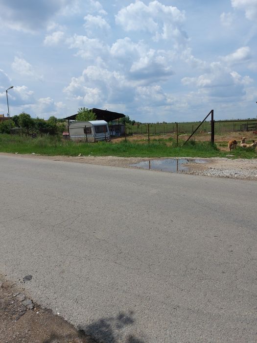 Teren,în spate la Peugeot,DN65,vecin cu LACUL,zonă de recreere.