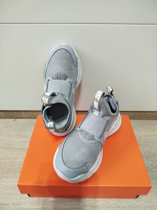 Маратонки Nike номер 28,5