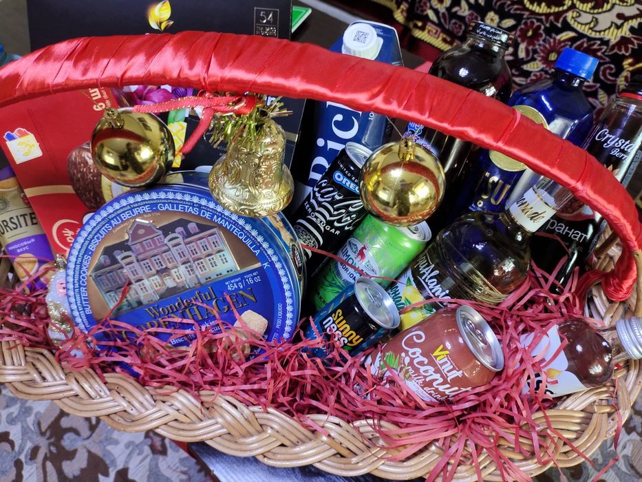 Yangi yilga Savatlar shokolad va ichimliklar Корзины на новый год