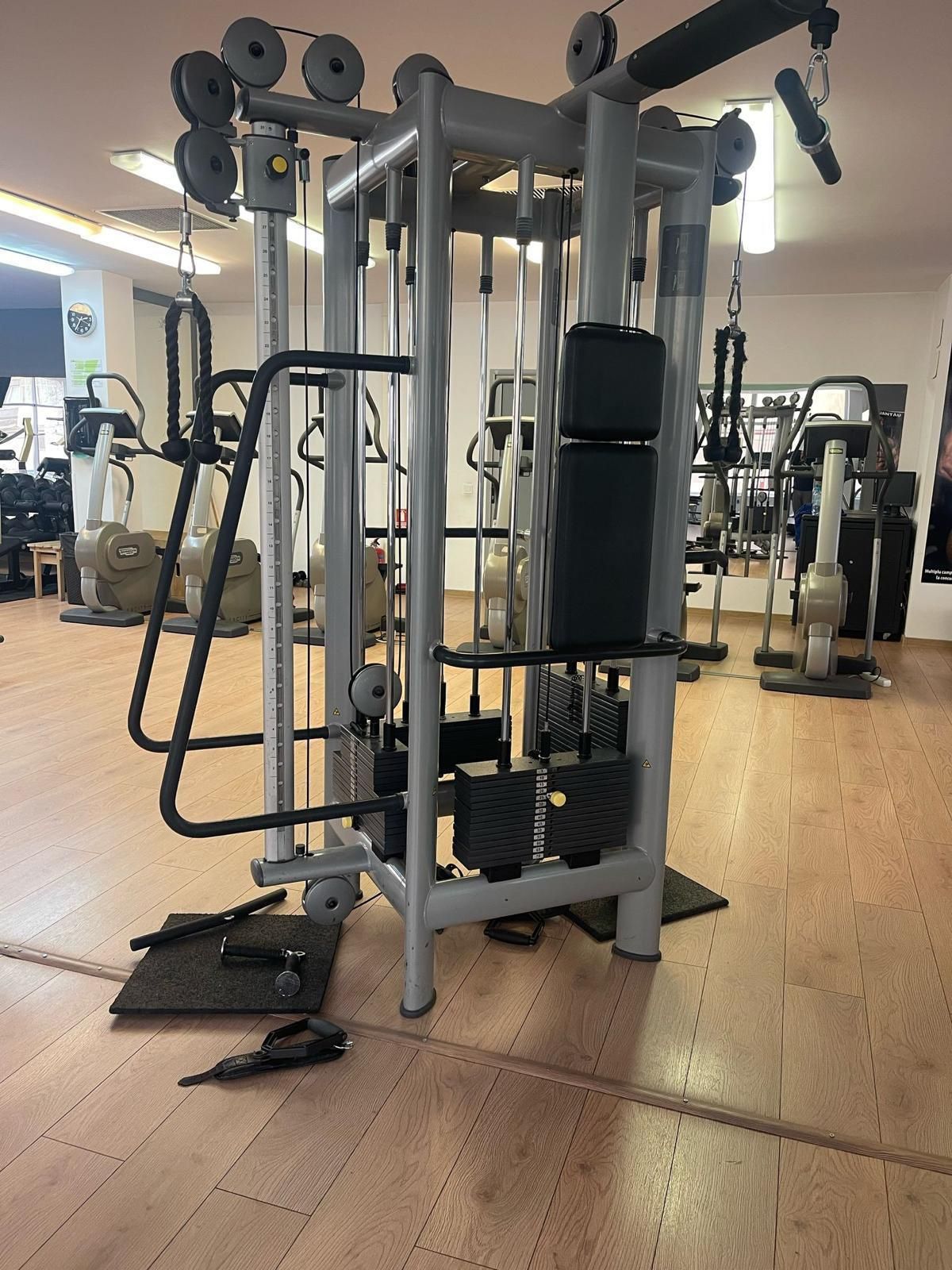 Aparate sala fitness complecta echipamente profesionale premium