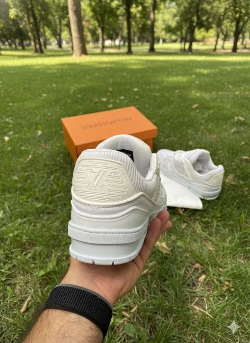 Adidasi LV Trainers Alb - Full Box - Calitate Premium