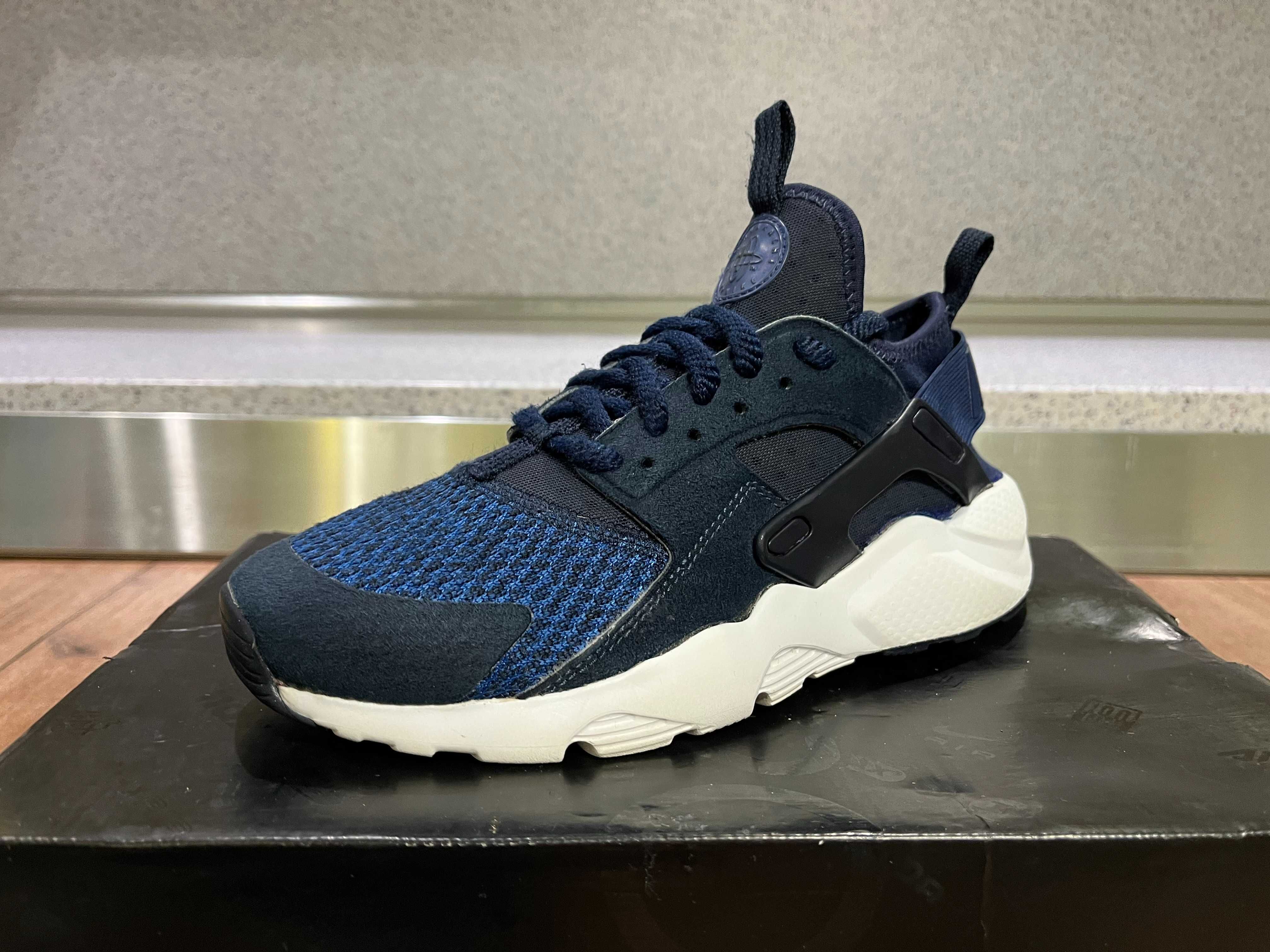 ОРИГИНАЛНИ *** NIke Air Huarache Run Ultra SE GS 'Obsidian'