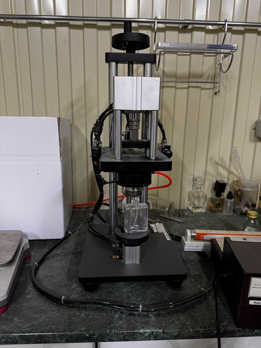 Высококачественная заклепочная машина для закупорки флаконов