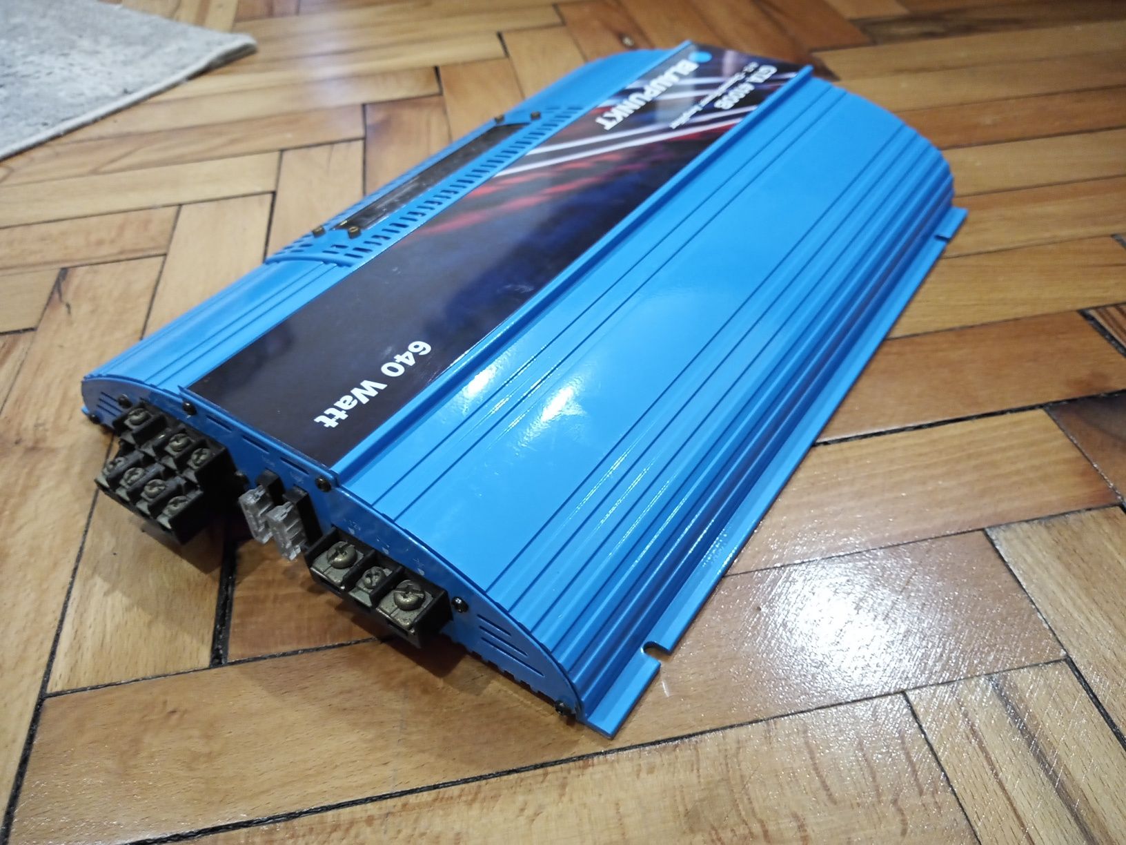 Blaupunkt GTA 4100B усилвател
