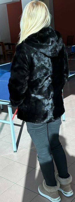 Красиво палто от норка. Гърция