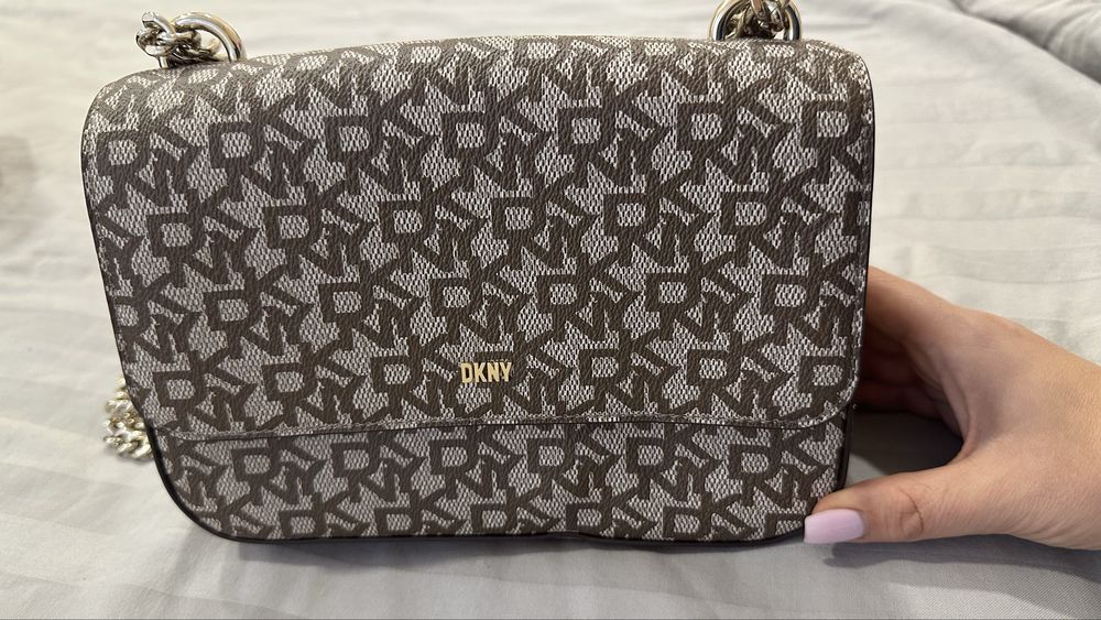 Дамска оригинална чанта DKNY