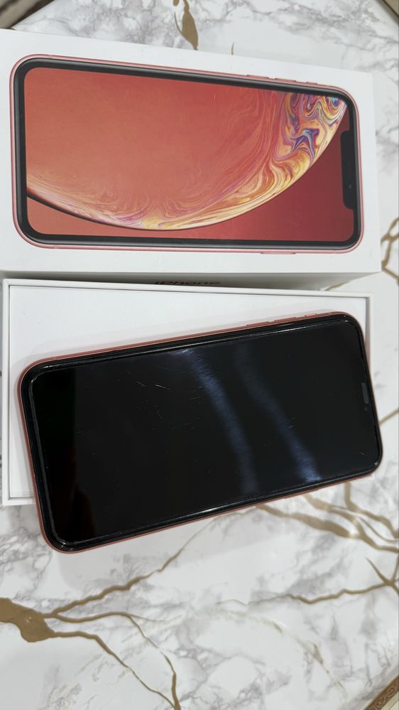 Продам смартфон iPhone XR