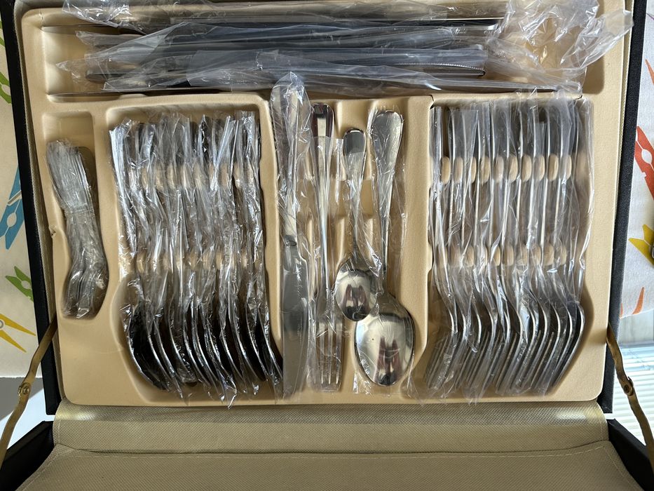 Комплект прибори за хранене за 12 човека