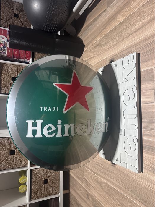 Heineken reclama luminoasa sigla