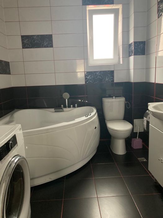 Închiriez apartament 3 camere