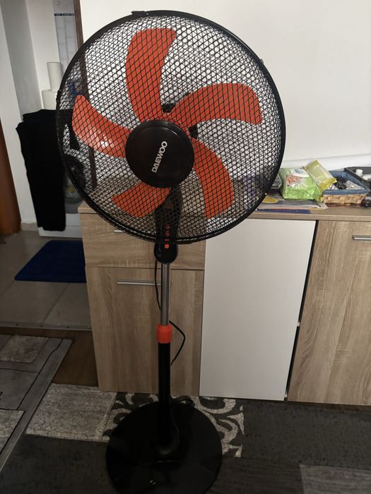 Ventilator cu picior Daewoo