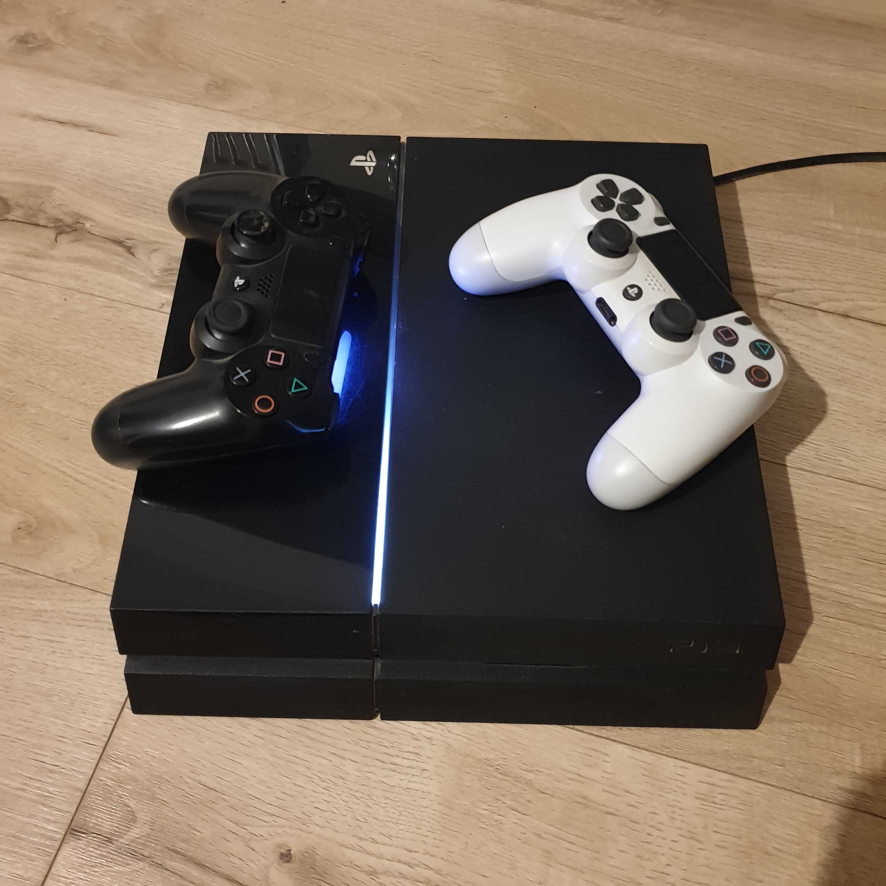 PS4 + 2 manete + 5 jocuri