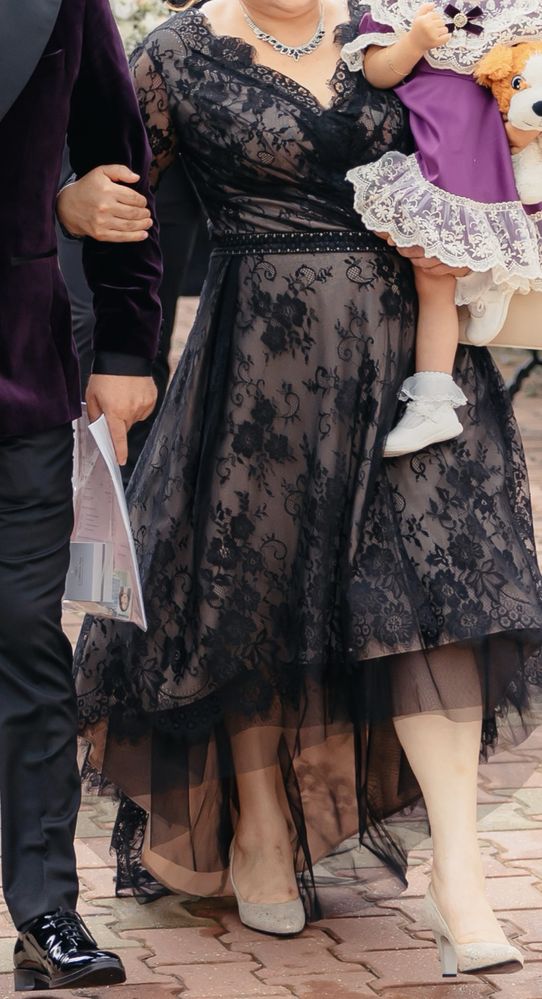 Rochie dantela chantilly neagra