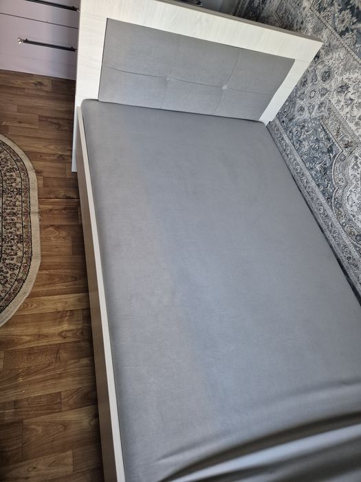 Новая красивая кровать с ящиком